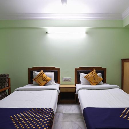 Spot On Hotel Hilltop Vadodara Exterior foto