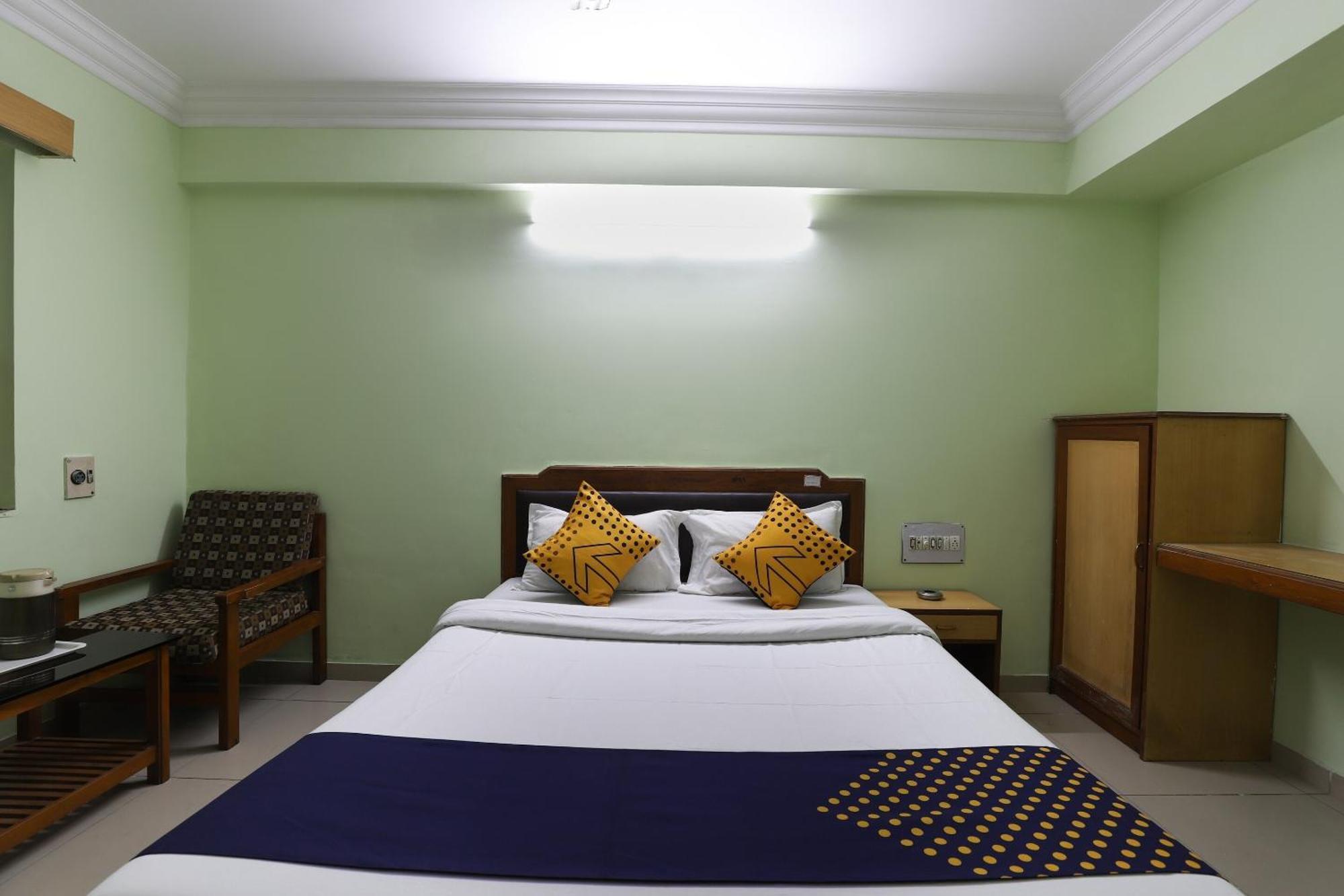 Spot On Hotel Hilltop Vadodara Exterior foto