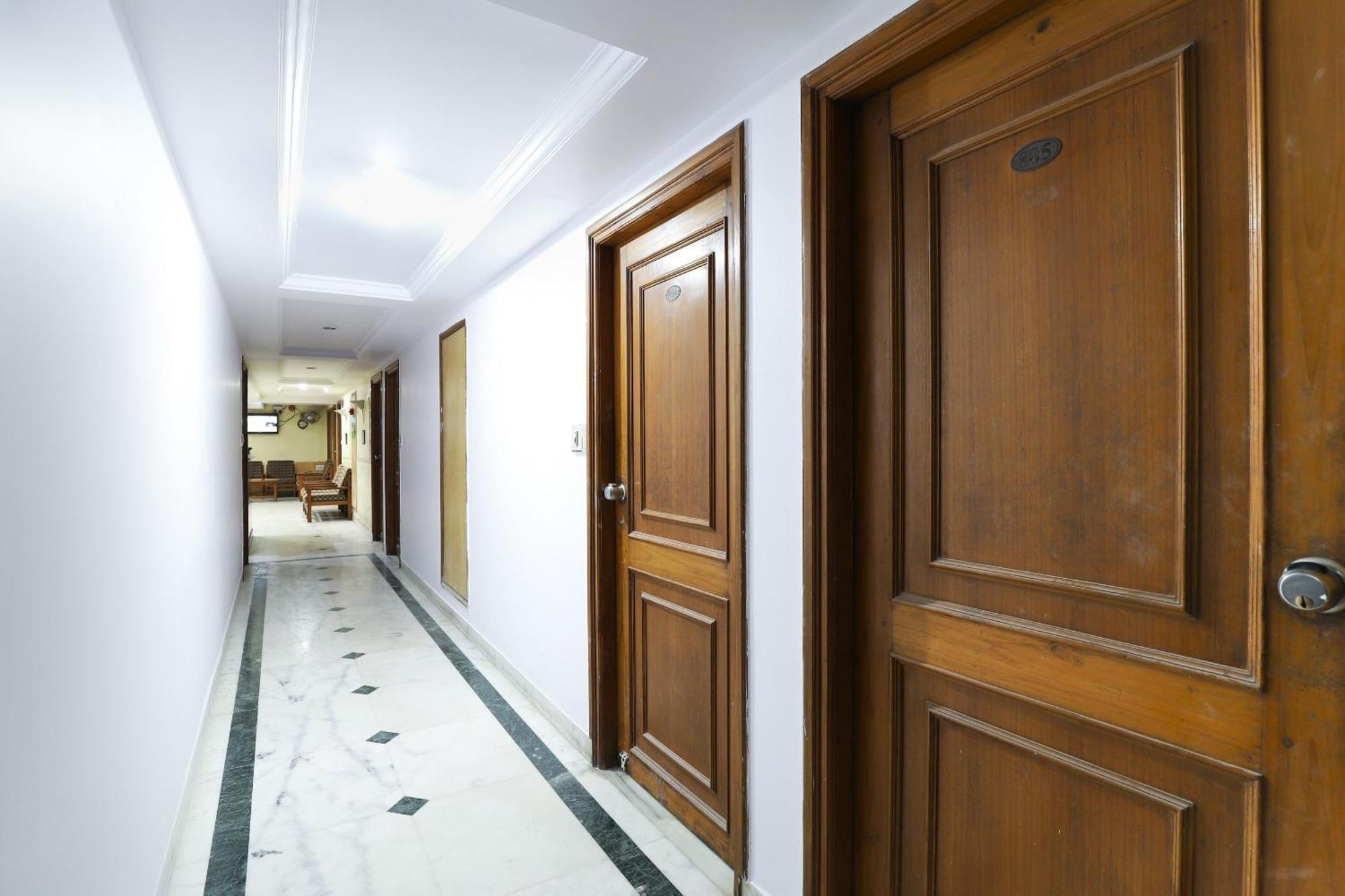 Spot On Hotel Hilltop Vadodara Exterior foto